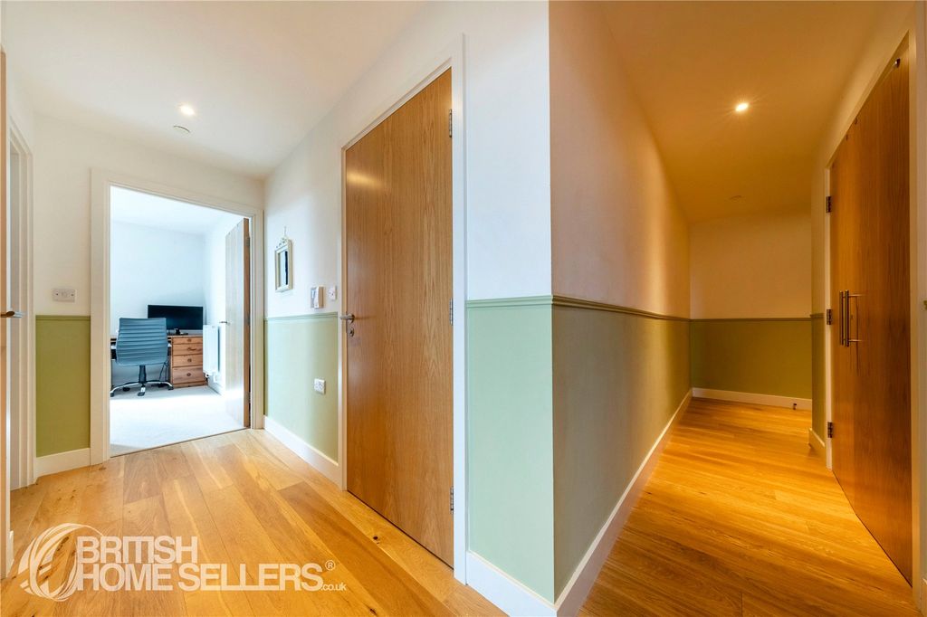 Property photo 2 of 17 Picture No. 15