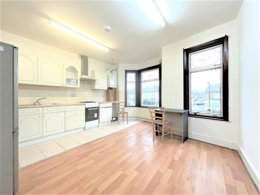 Property photo 1 of 3