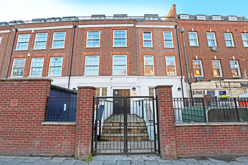 Property photo 2 of 9 Facade