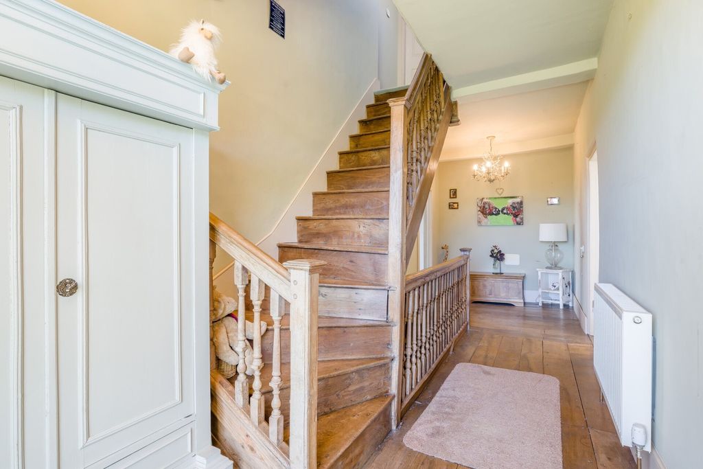 Property photo 3 of 47