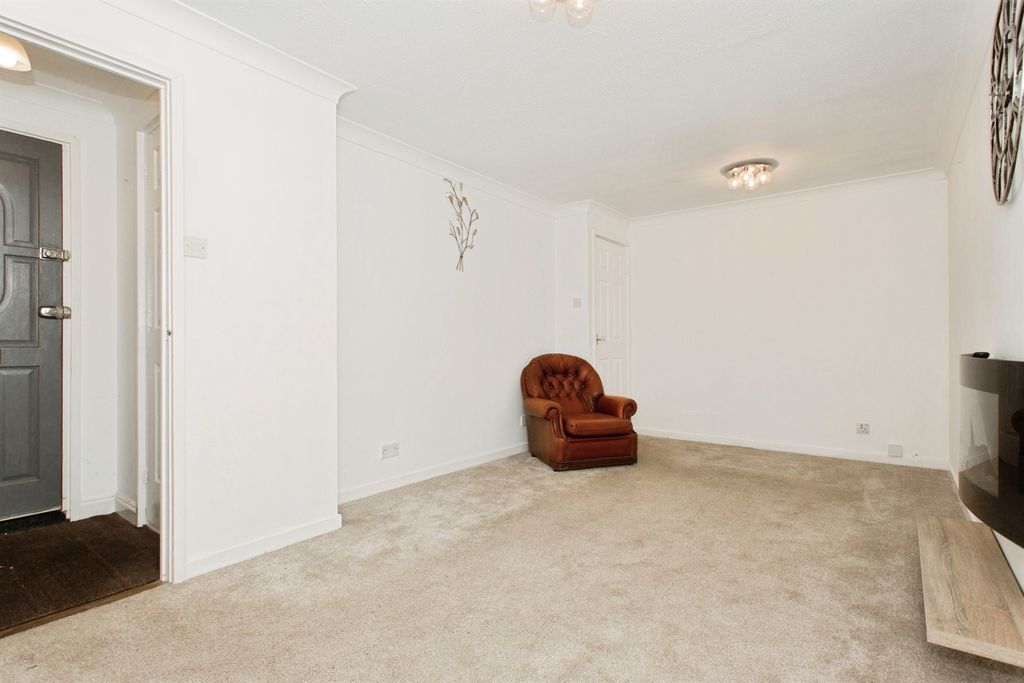 Property photo 3 of 13 Living Room/Diner