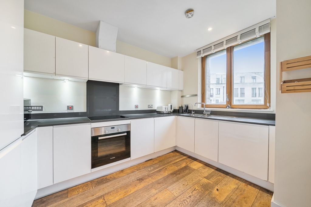 Property photo 1 of 8 1374729-6-69022Db...