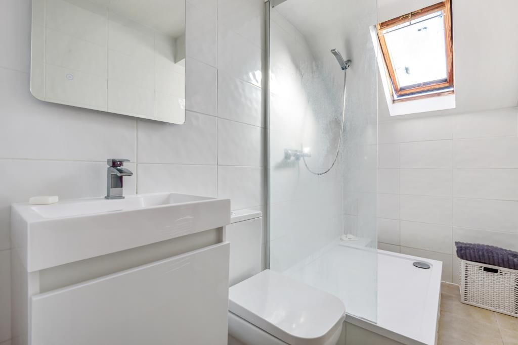 Property photo 3 of 10 Bathroom