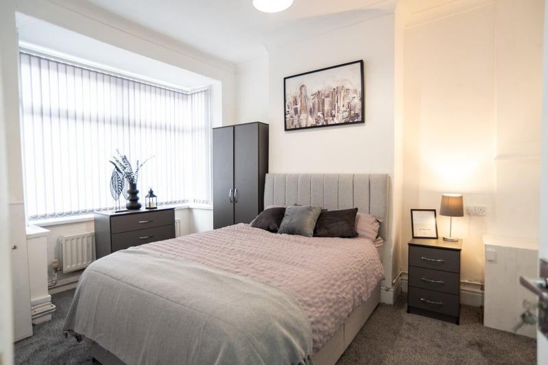 Property photo 3 of 19 Bright, Neatly Styled Double Bedroom With A Comfor...