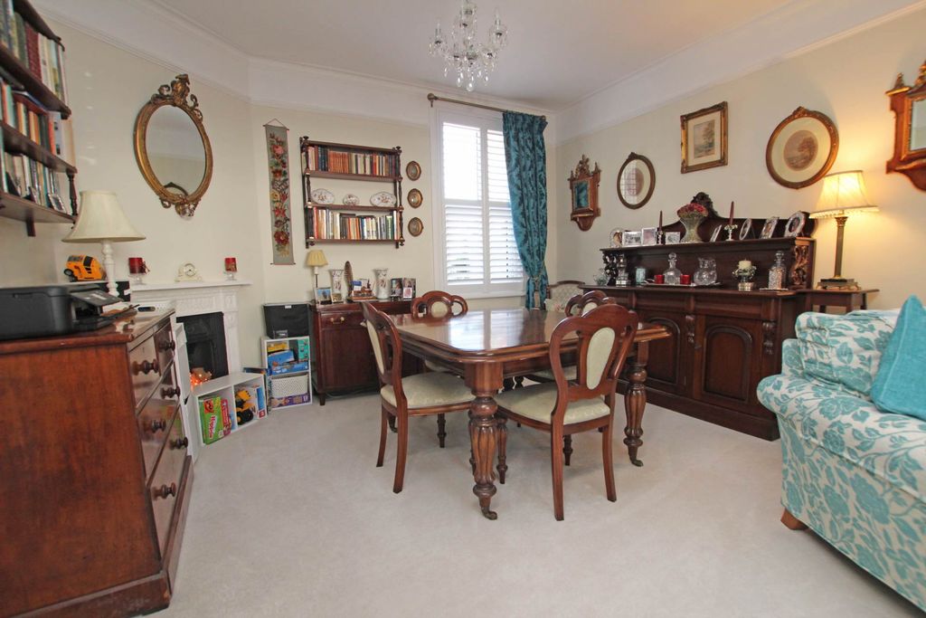 Property photo 3 of 17