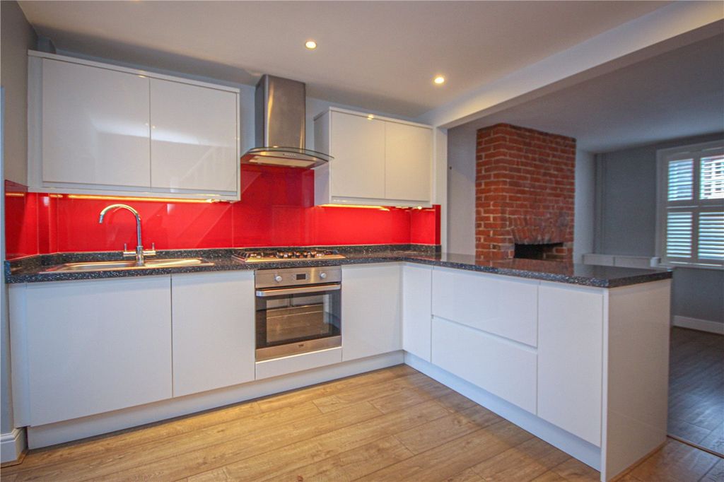 Property photo 3 of 12 Kitchen