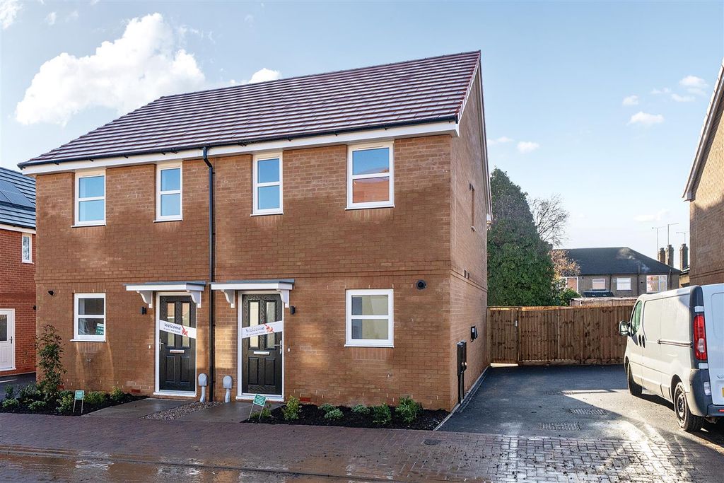 Property photo 2 of 10 1386359-10-6930289A8F367.Jpg