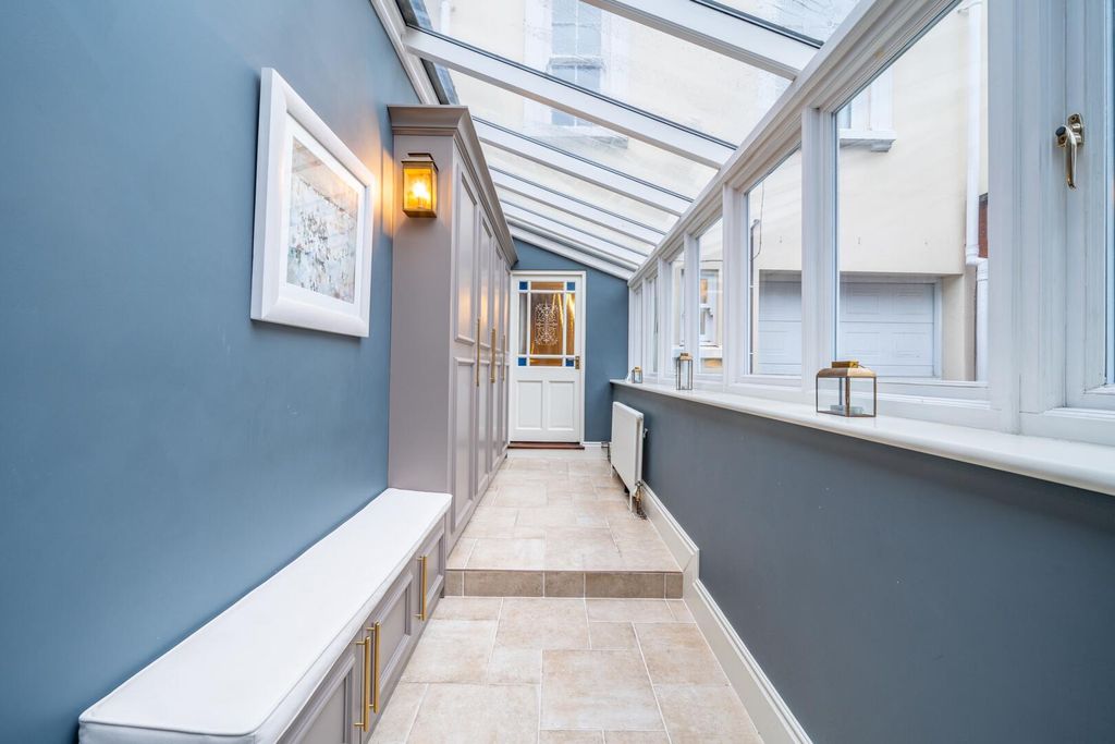 Property photo 2 of 33 Conservatory