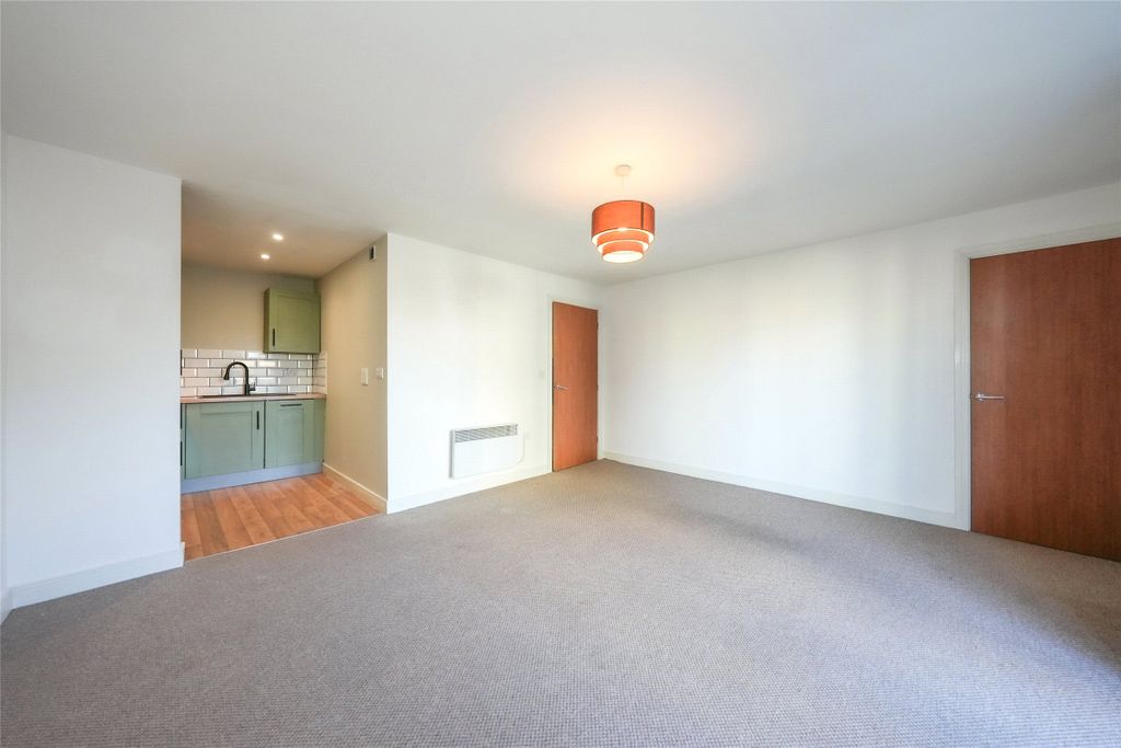 Property photo 3 of 8 Lounge