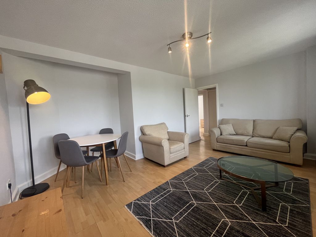 Property photo 3 of 11 Lounge