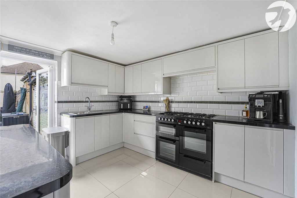 Property photo 3 of 24 Kitchen