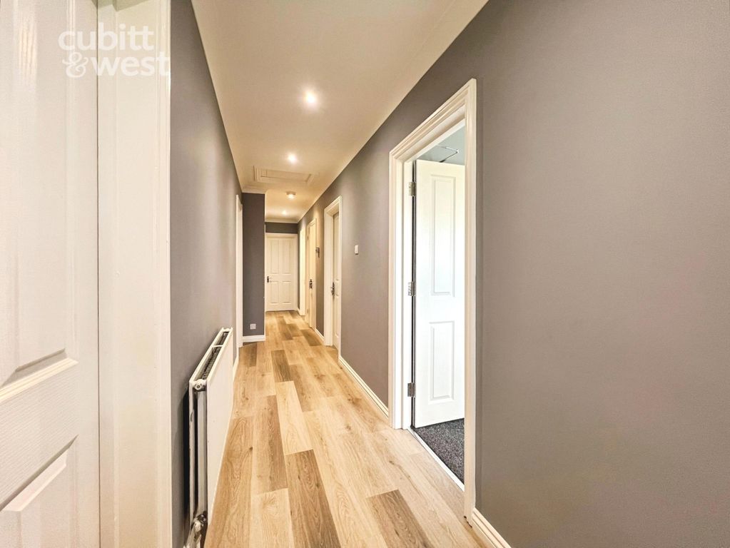 Property photo 3 of 10 Hallway