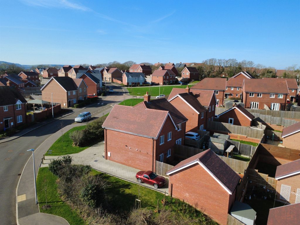 Property photo 3 of 28