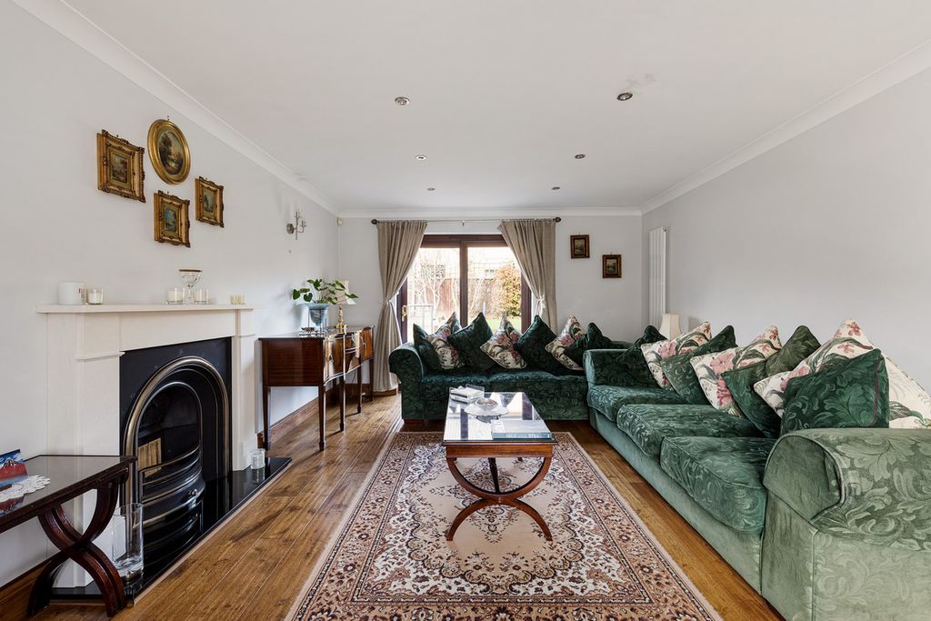 Property photo 3 of 25