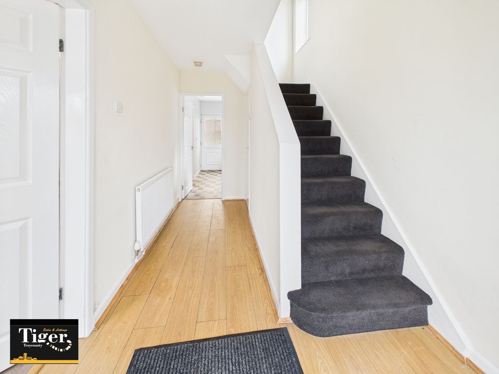 Property photo 2 of 21 Cam02176G0-Pr0749-Still008