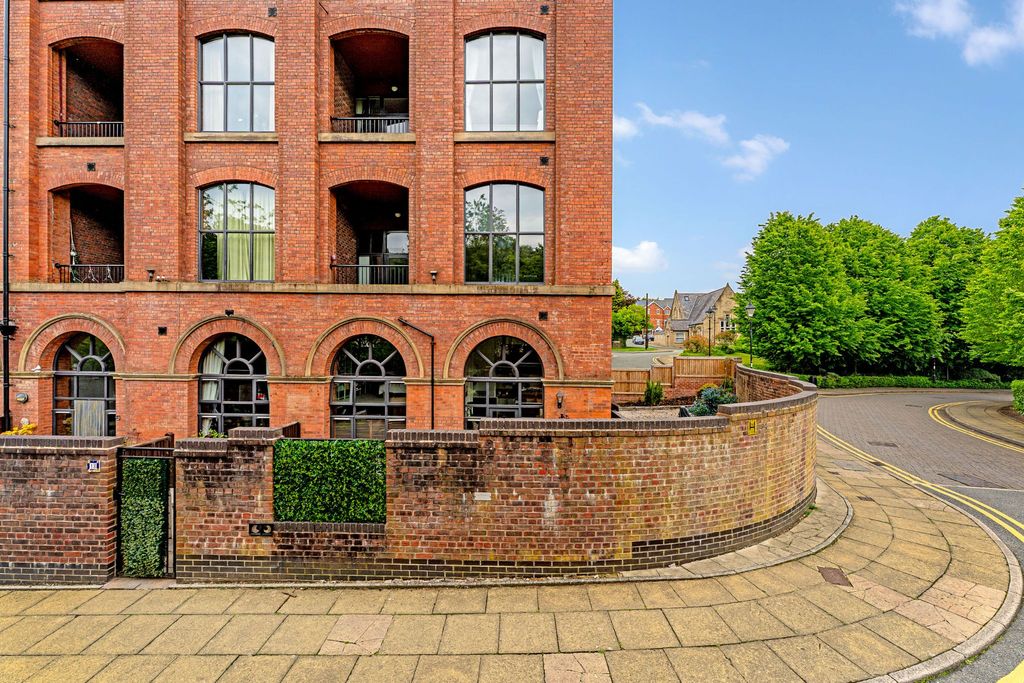 Property photo 2 of 38 Photograph 1