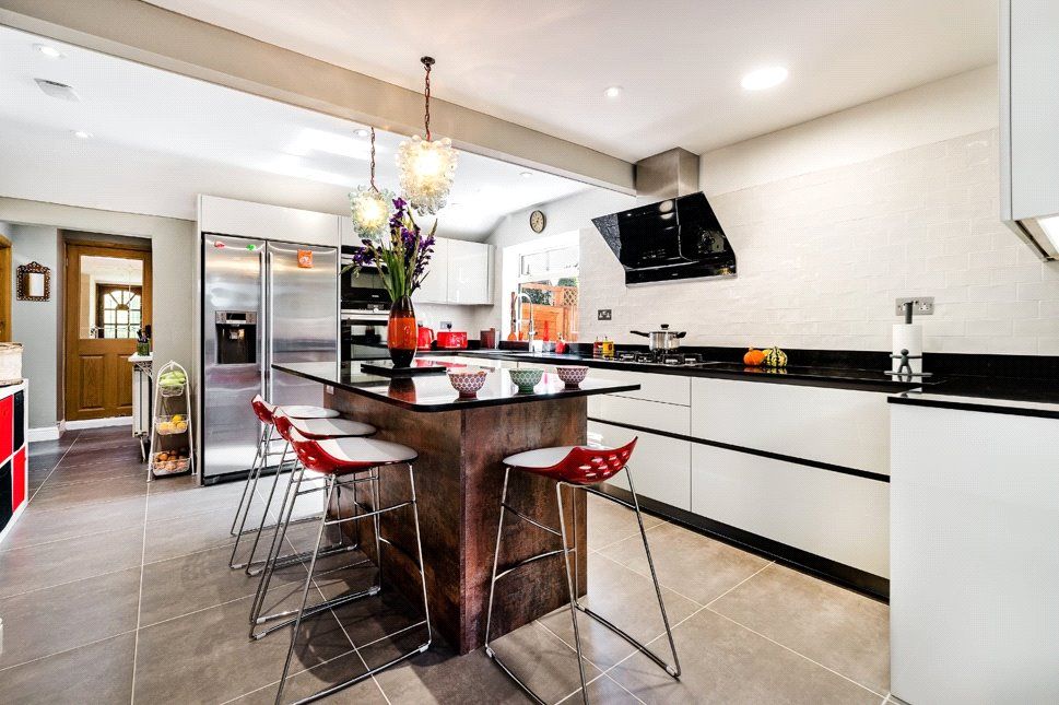 Property photo 2 of 21 Kitchen