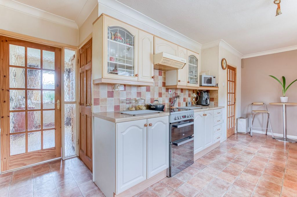 Property photo 2 of 23