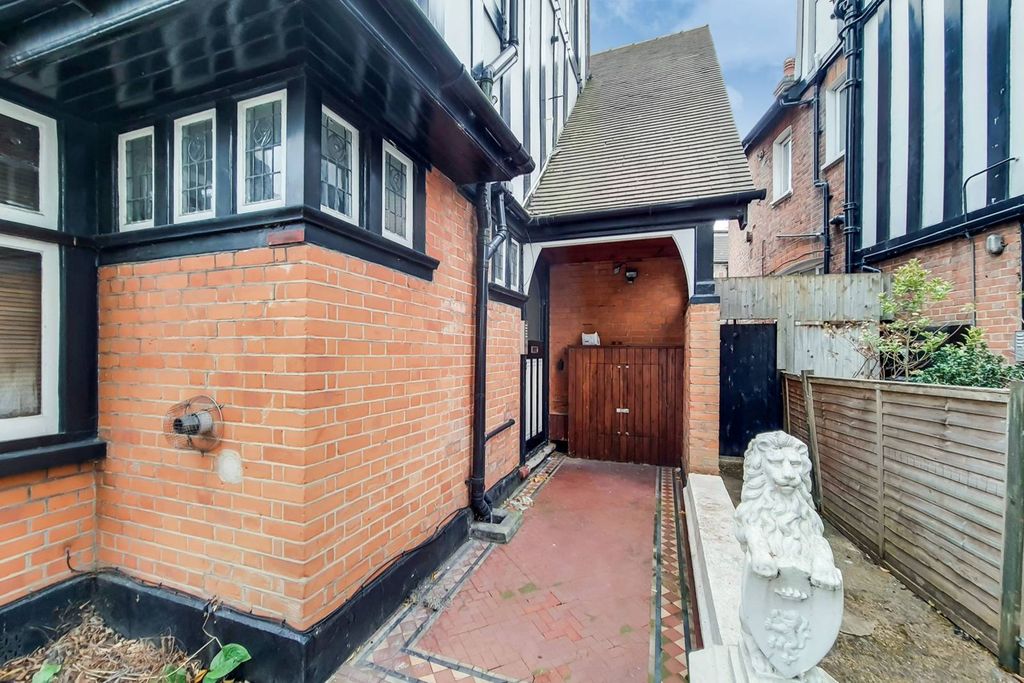 Property photo 2 of 11