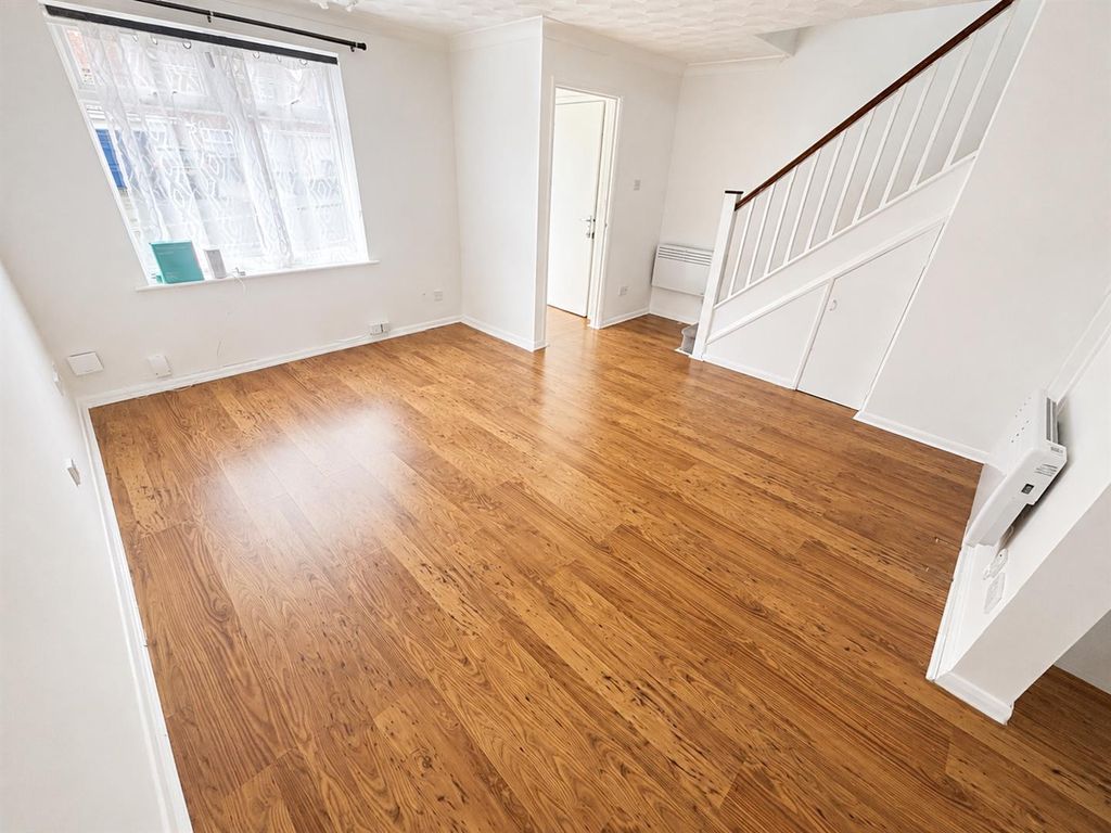 Property photo 3 of 11 Lounge New.Png