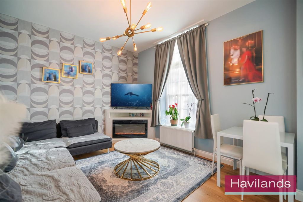Property photo 2 of 12 Seacole Lodge-9.Jpg