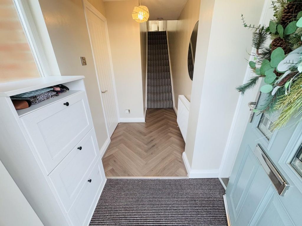 Property photo 3 of 28 Hall