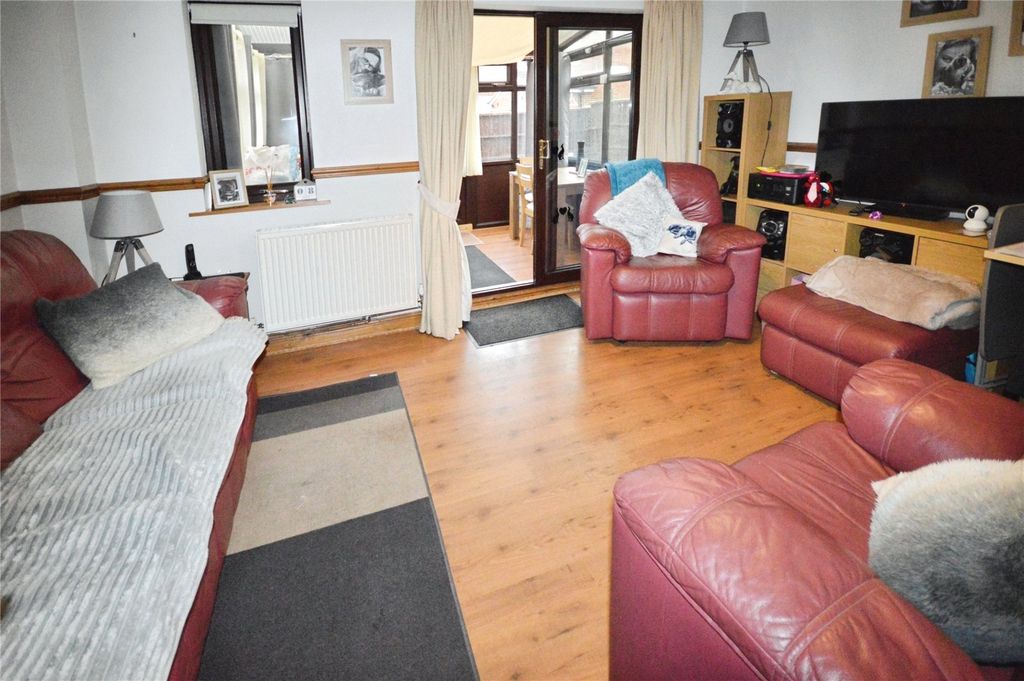 Property photo 3 of 14 Lounge