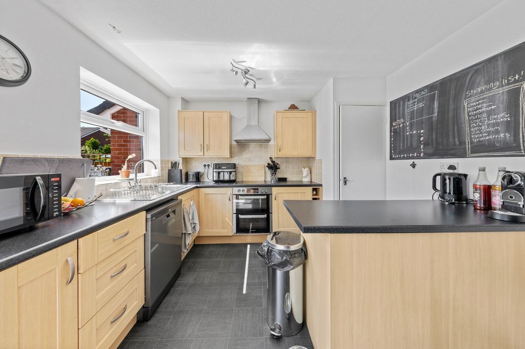 Property photo 3 of 18