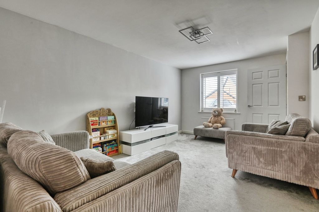 Property photo 3 of 13