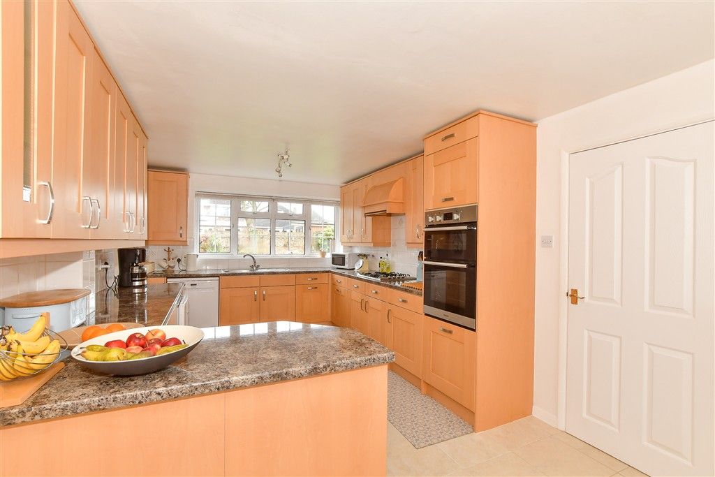 Property photo 1 of 18 Kitchen