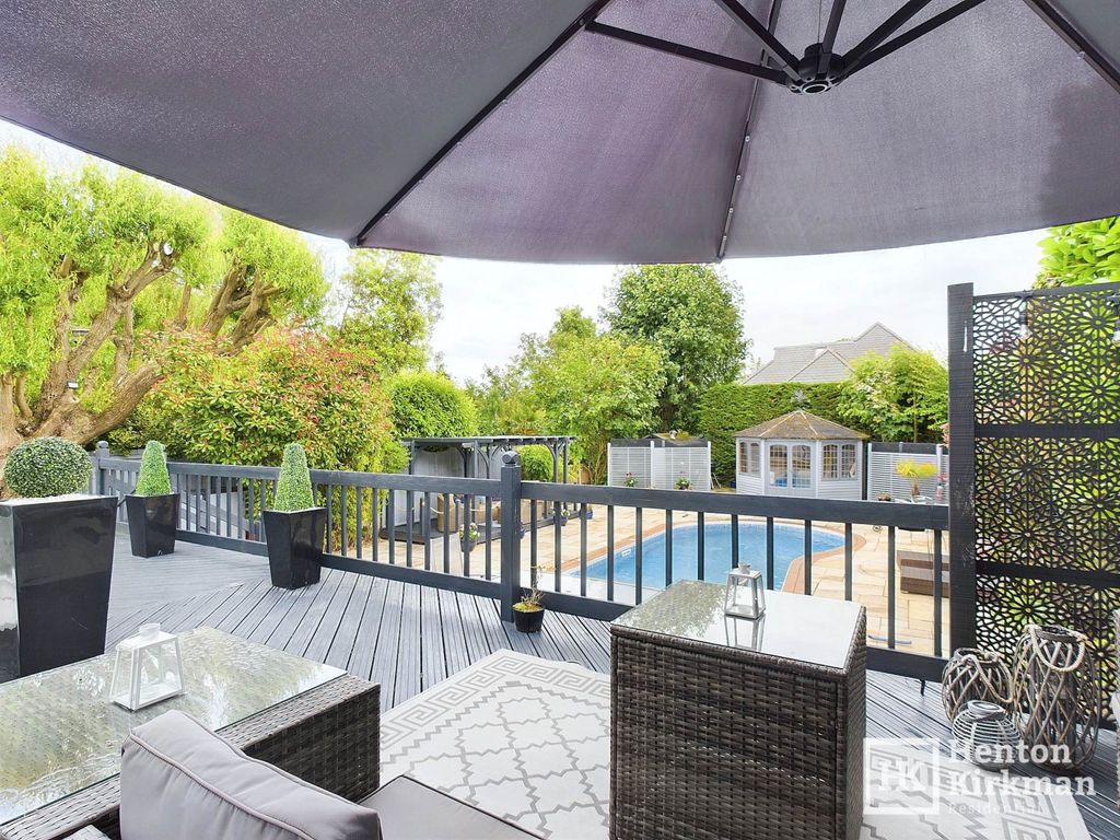 Property photo 1 of 43