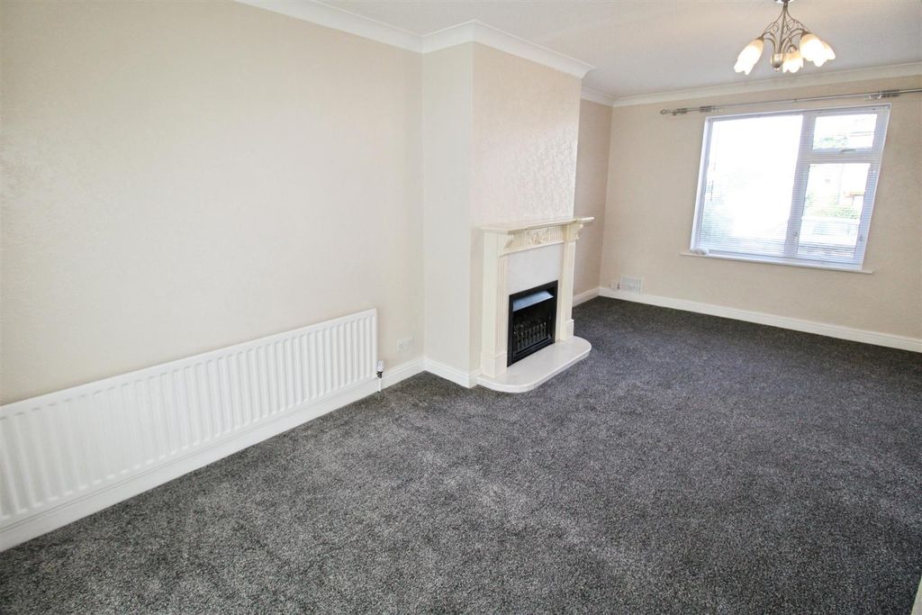 Property photo 3 of 14 Living Room