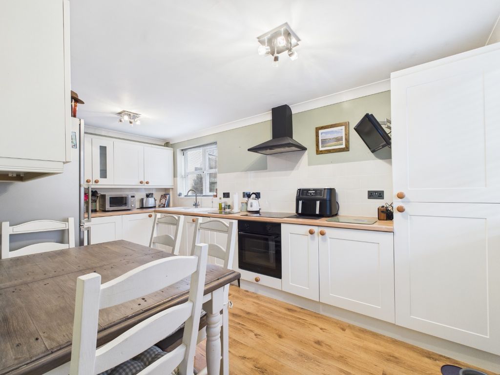 Property photo 2 of 19 4845883