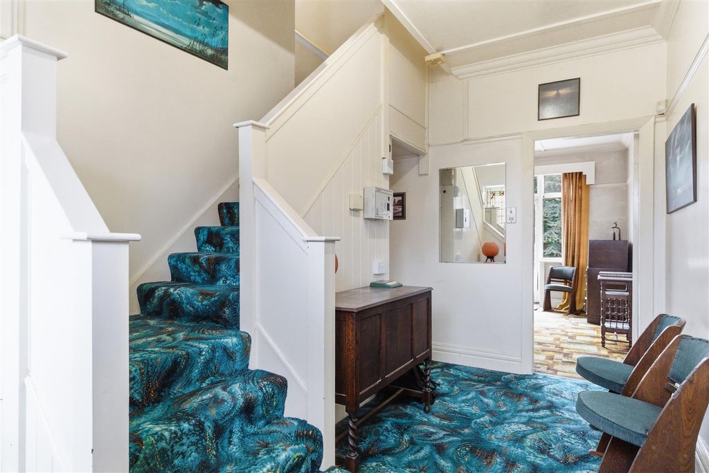 Property photo 3 of 21