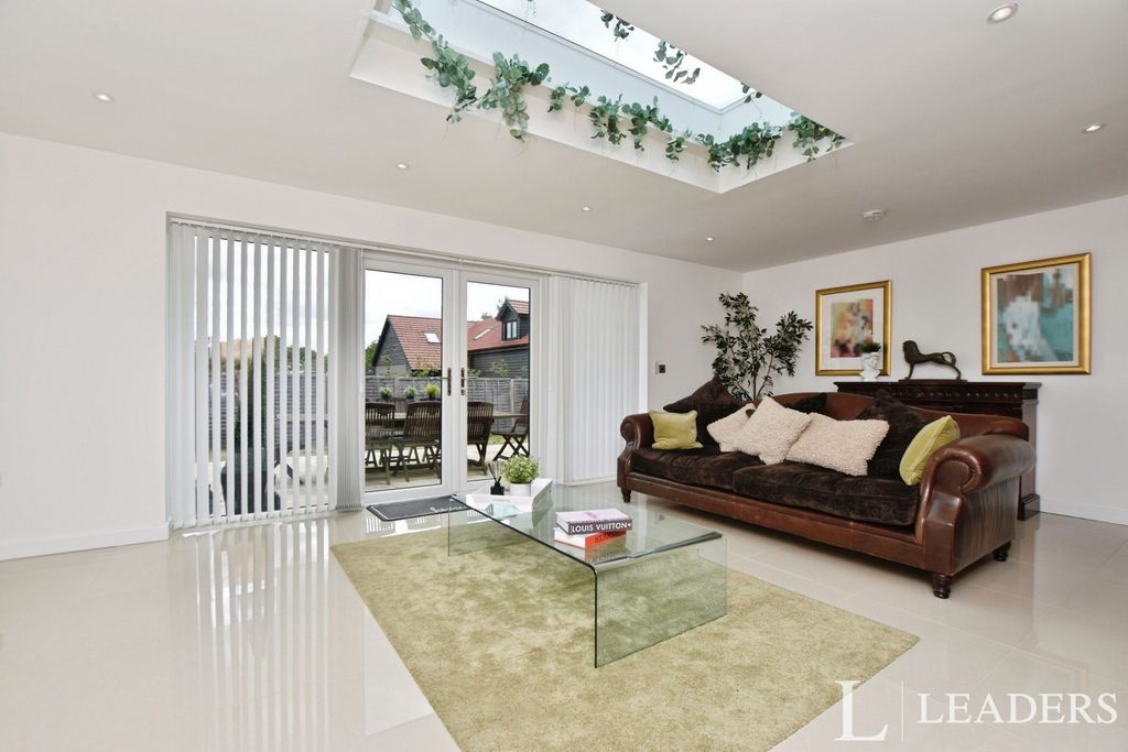 Property photo 2 of 31 Pbox-Img.Jpg