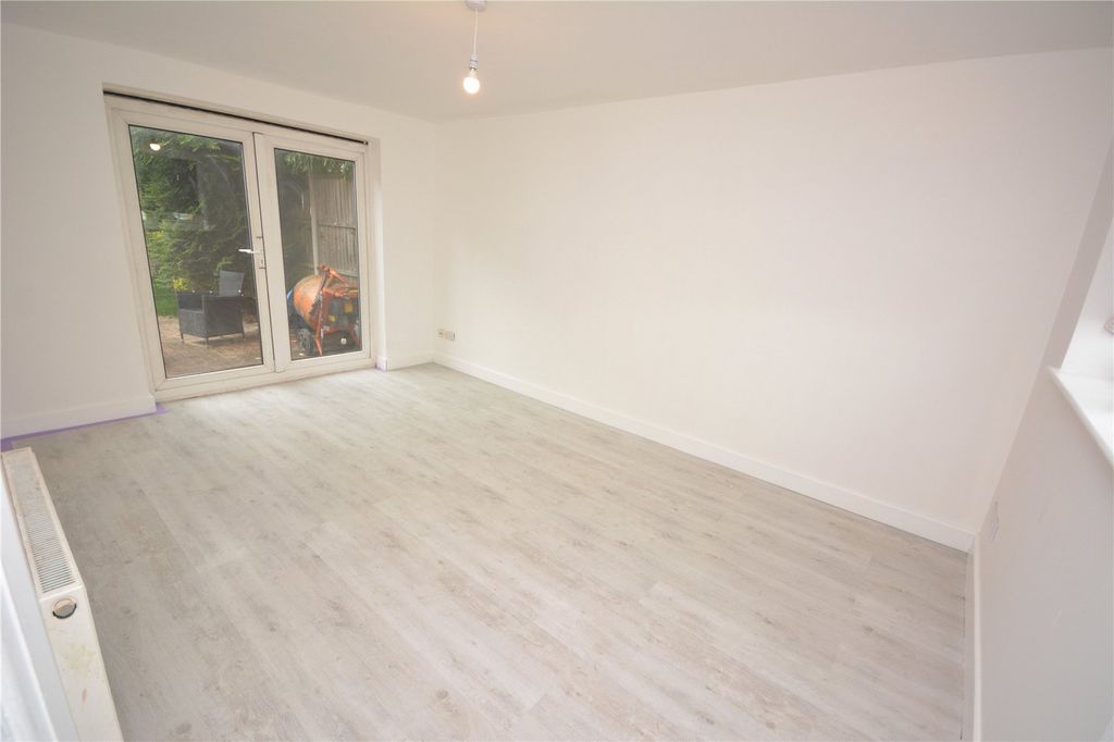 Property photo 3 of 9 Lounge