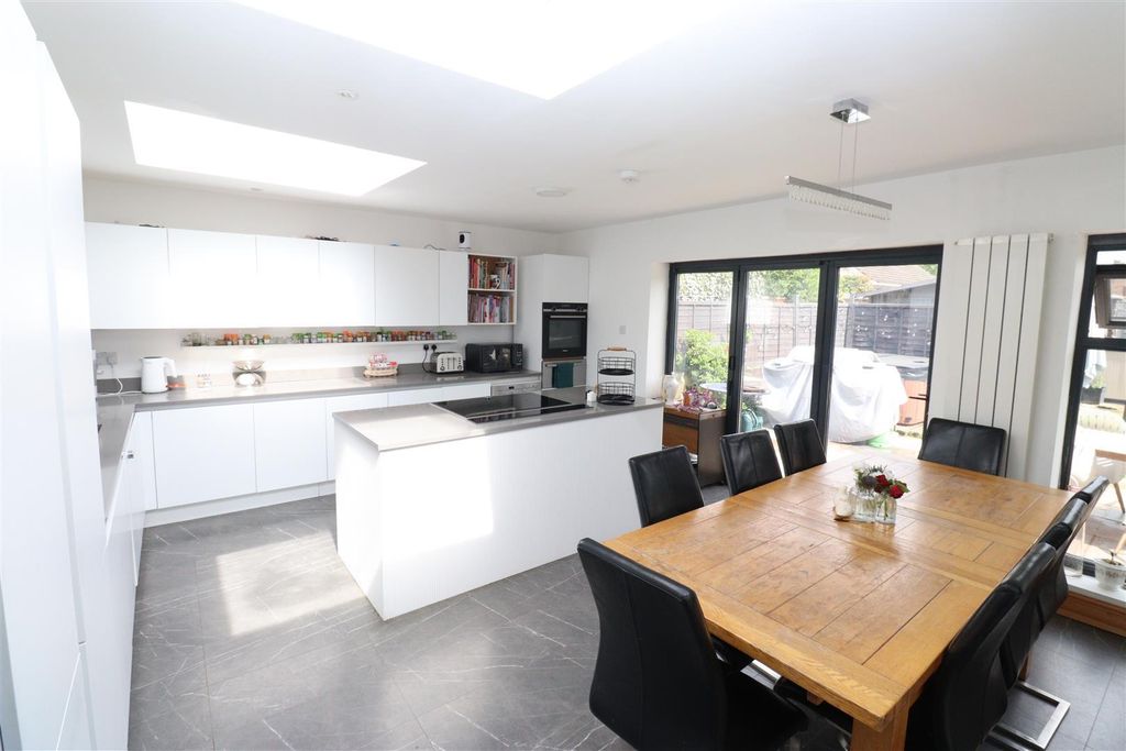 Property photo 3 of 15 Kitchen/Dining Room