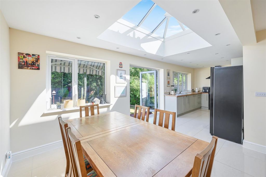 Property photo 3 of 21 Corbet Road, 6- (10).Jpg