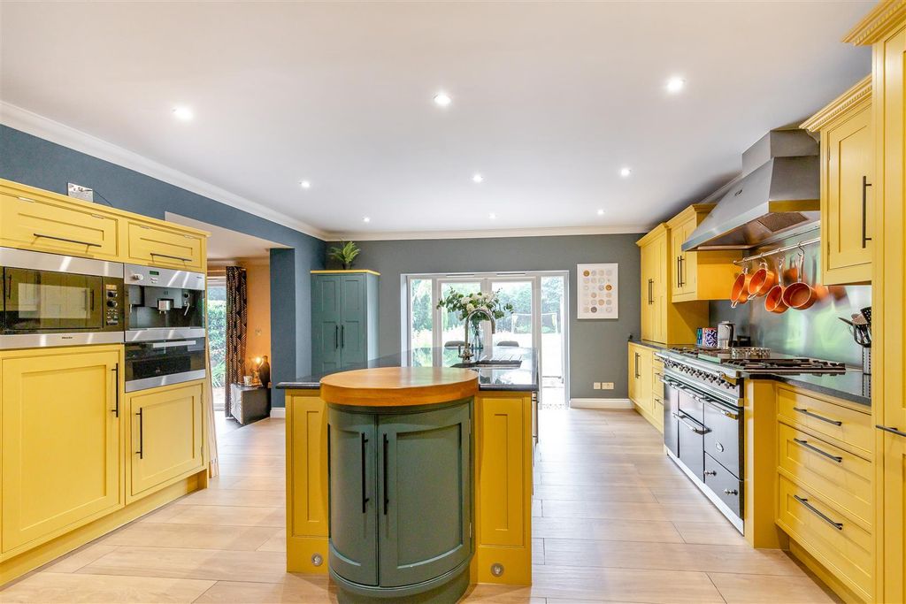Property photo 2 of 35 8651198-Interior05.Jpg