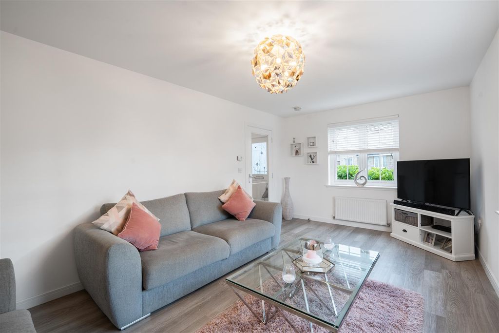 Property photo 3 of 17 Lounge-1.Jpg