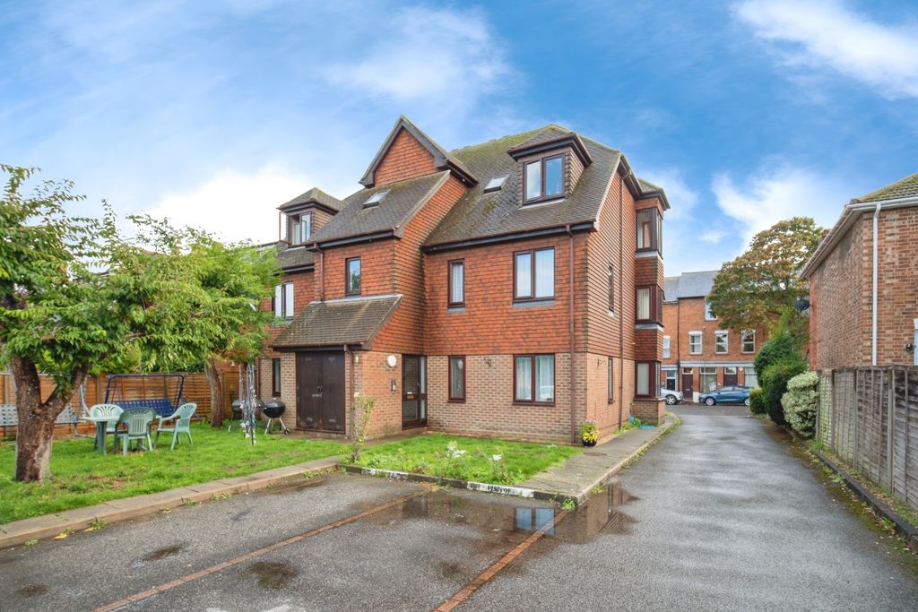 Additional image 17 of 3 bed flat for saleQueens Road, Farnborough GU14