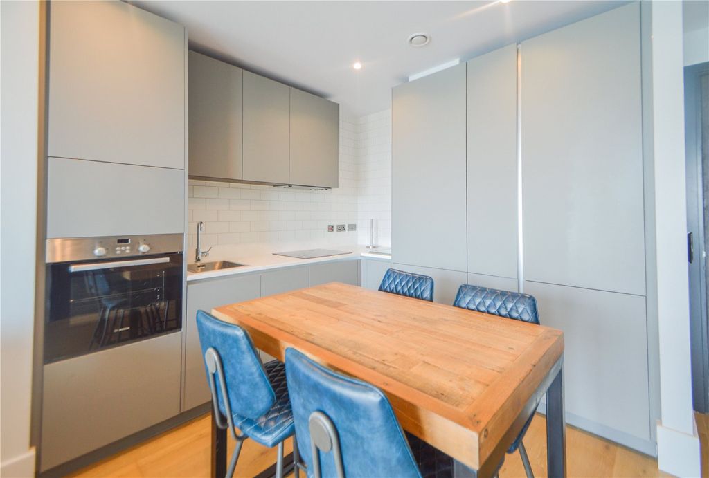 Property photo 3 of 8 Picture No. 12