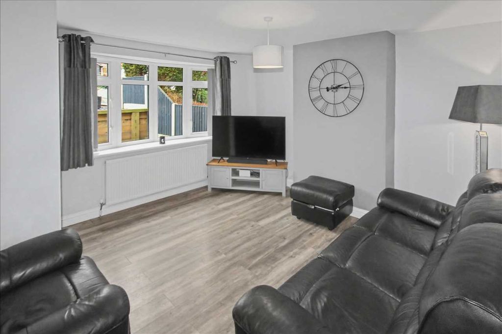 Property photo 3 of 21 Lounge