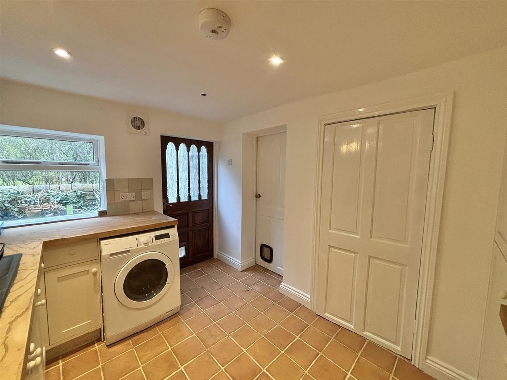 Property photo 3 of 16 Kitchen