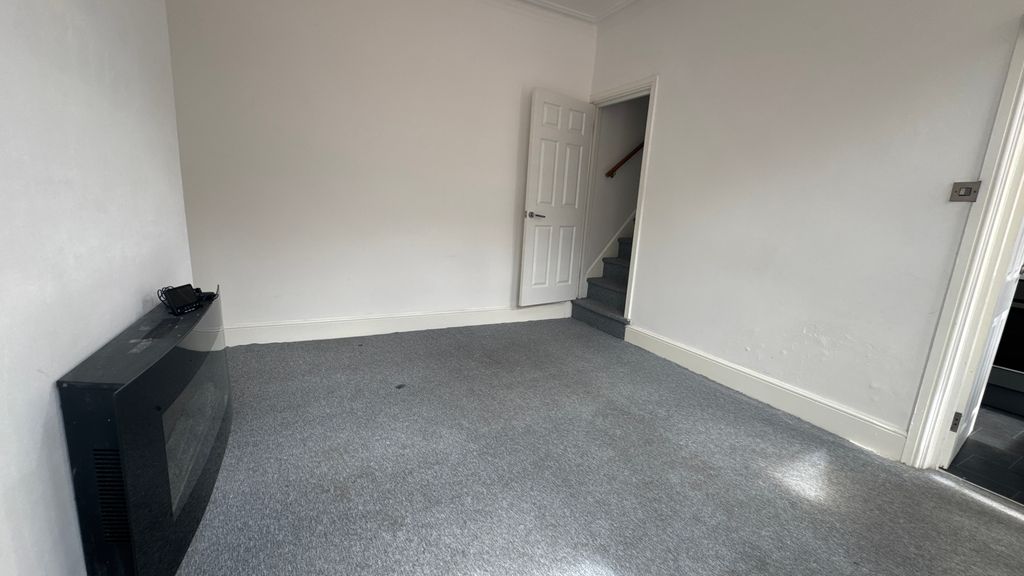 Property photo 3 of 8 Img_8573