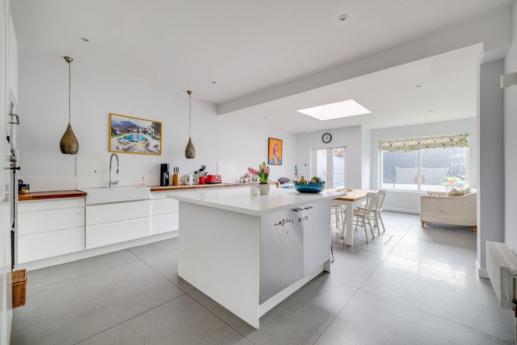 Property photo 1 of 25