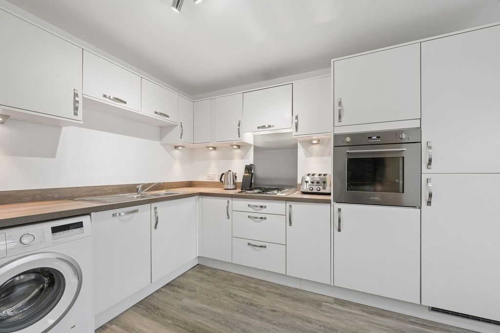 Property photo 2 of 32 Kitchen/ Dining Room