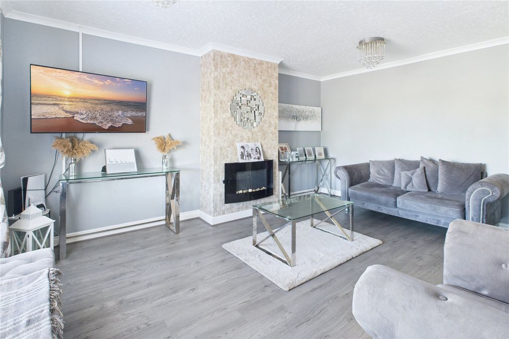 Property photo 3 of 21 Picture No. 02