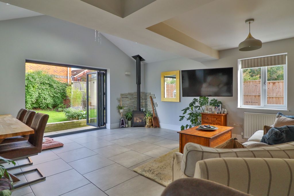 Property photo 1 of 23 Vaulted Ceiling And Bi Fold Doors