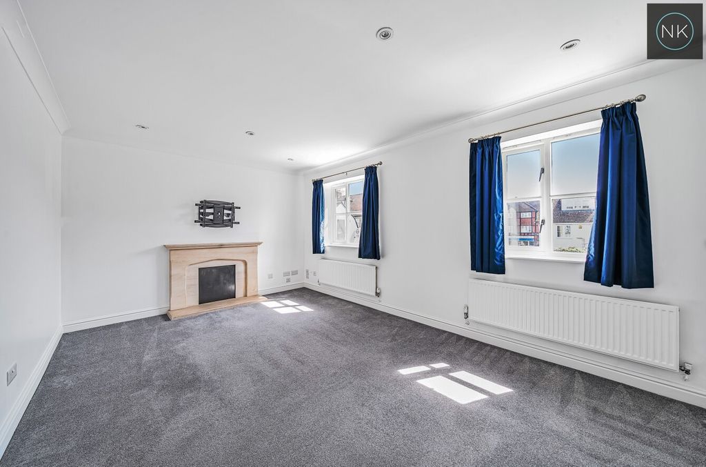 Property photo 3 of 23 4694363